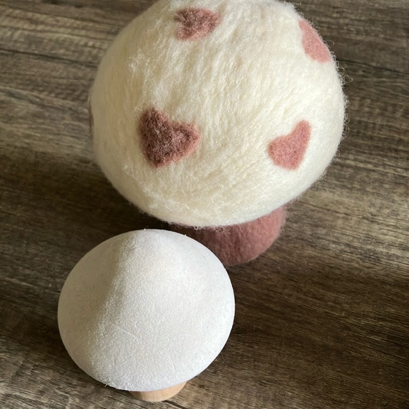 Cute Felt Mushroom Decor with Hearts - Picture 3 of 3